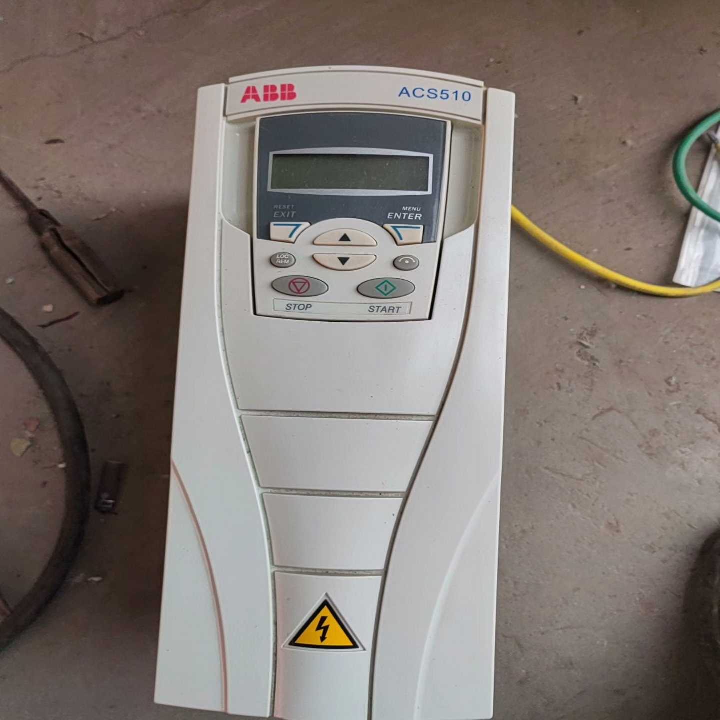 ACS510-01-09A2-4，4kw 变频器，带面板，成~询价