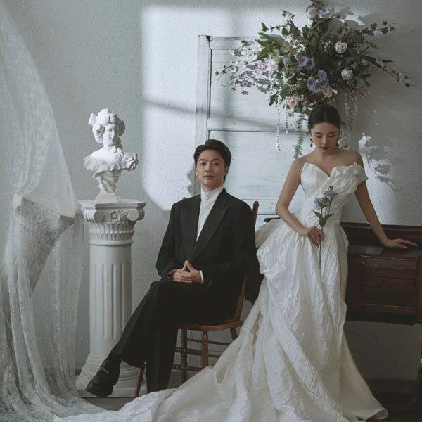 2024春季新款影楼主题婚纱摄影样片写真复古米卡多树皮皱拖尾礼服