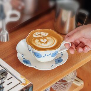 旷野集手作 青花蔓枝花口杯子景德镇陶瓷咖啡杯碟套装300ml拿铁杯