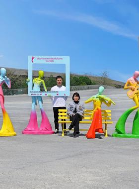 户外玻璃钢音乐人物运动雕塑美术学院公园广场打卡地拍照装饰摆件