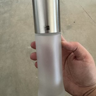 不锈钢胡椒研磨器手动家用厨房小型黑胡椒粒粉花椒碾碎器