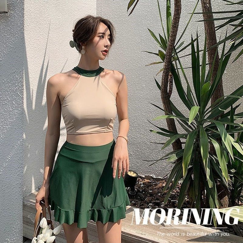 夏季泳衣女士平角2025新款网红爆款温泉挂脖女生高级感分体两件套