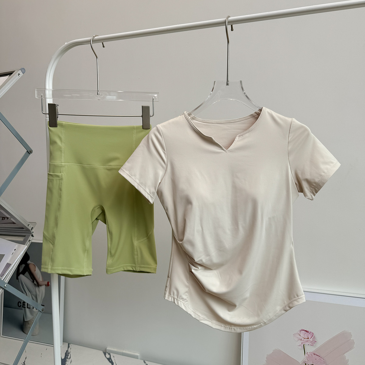 高货速发小v领速干跑步运动女套装普拉提瑜伽服跳绳健身衣羽毛球