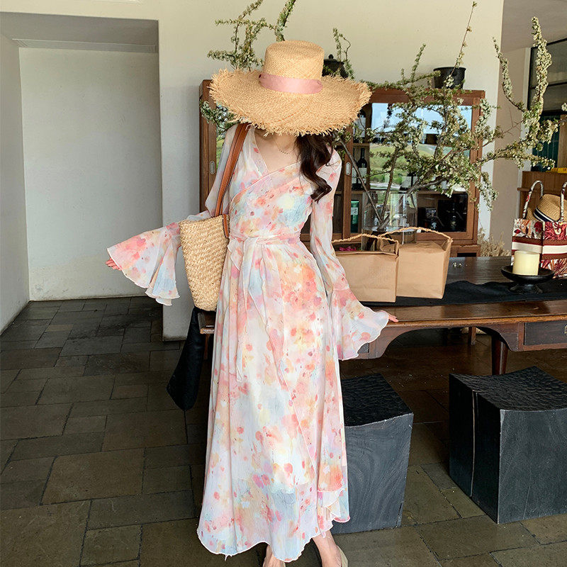 剁椒小姐 粉樱雾海/温柔碎花V领喇叭袖女夏纯欲气质长袖裙,女装/女士精品,连衣裙,淘宝优惠券,粉丝福利购,淘宝优惠卷