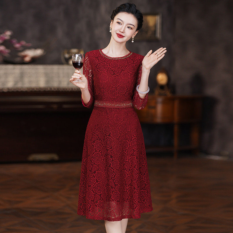 婚礼新娘妈妈2025新款日常可穿年轻款蕾丝婚宴装