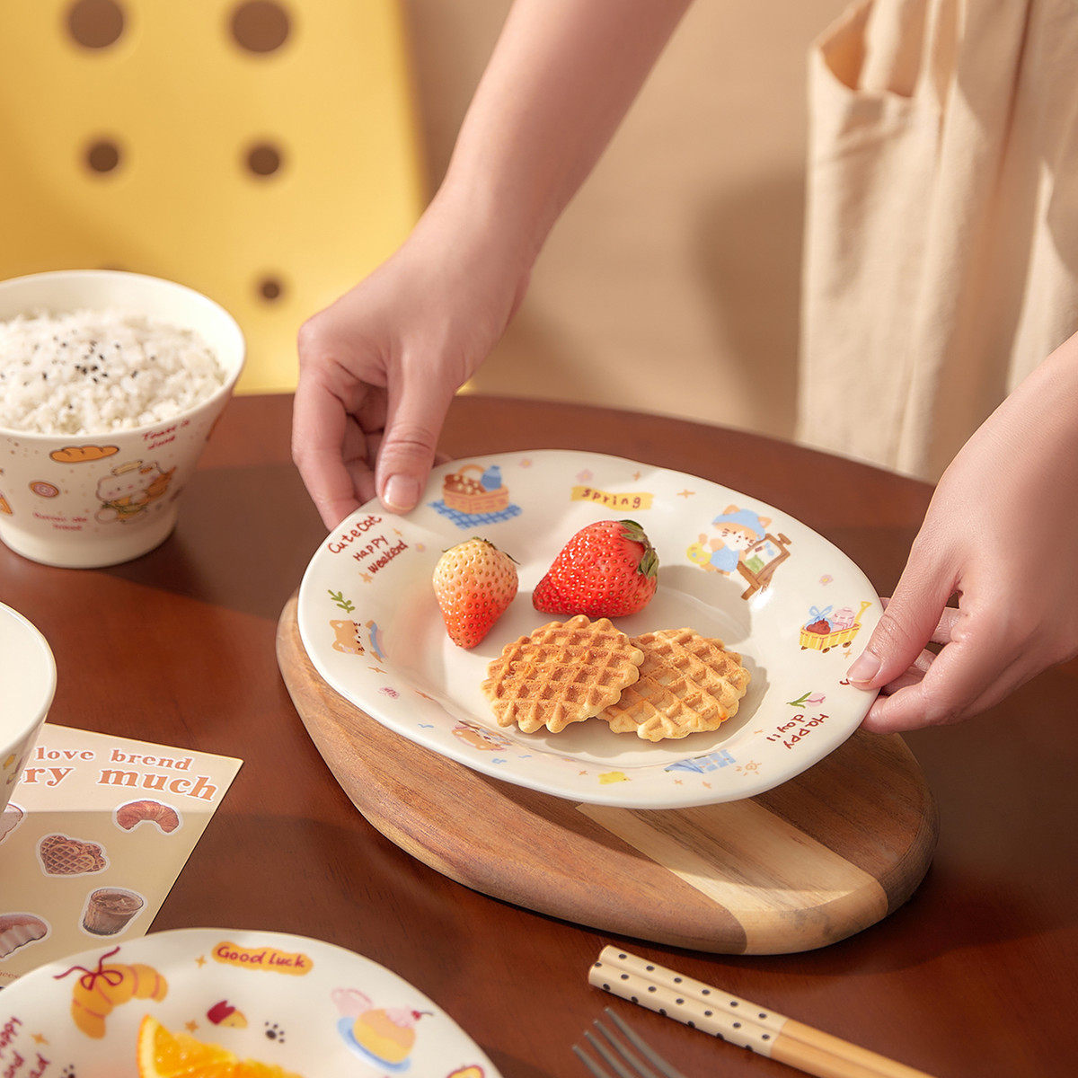 可爱涂鸦奶油色椭圆陶瓷盘甜品早餐盘子漂亮的米饭碗酸奶碗沙拉碗,餐饮具,盘,淘宝优惠券,粉丝福利购,淘宝优惠卷