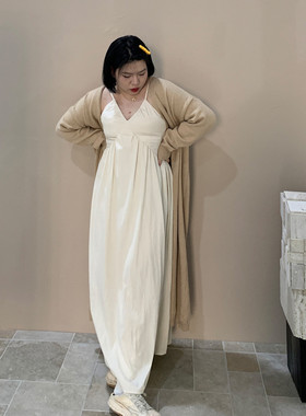 小胖噔 中长款毛绒开衫女秋冬白色大码V领套装