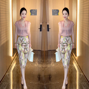 夏季新款气质套装洋气百搭显瘦V领无袖粉色小衫+两件套
