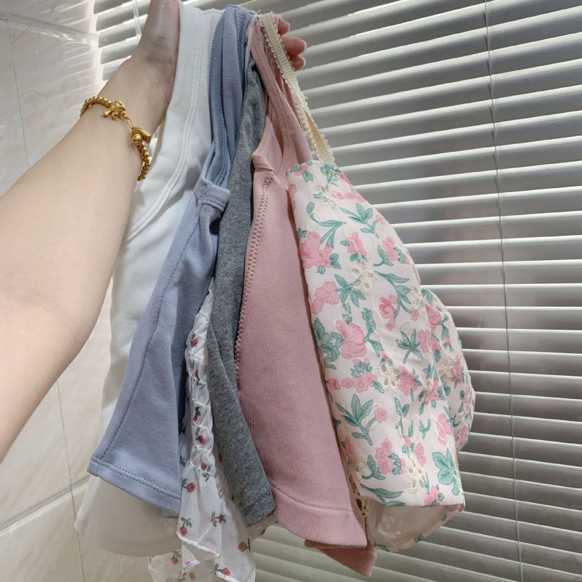 甜拽辣妹风~碎花吊带小背心女内搭夏美背短款带胸垫外穿无袖上衣