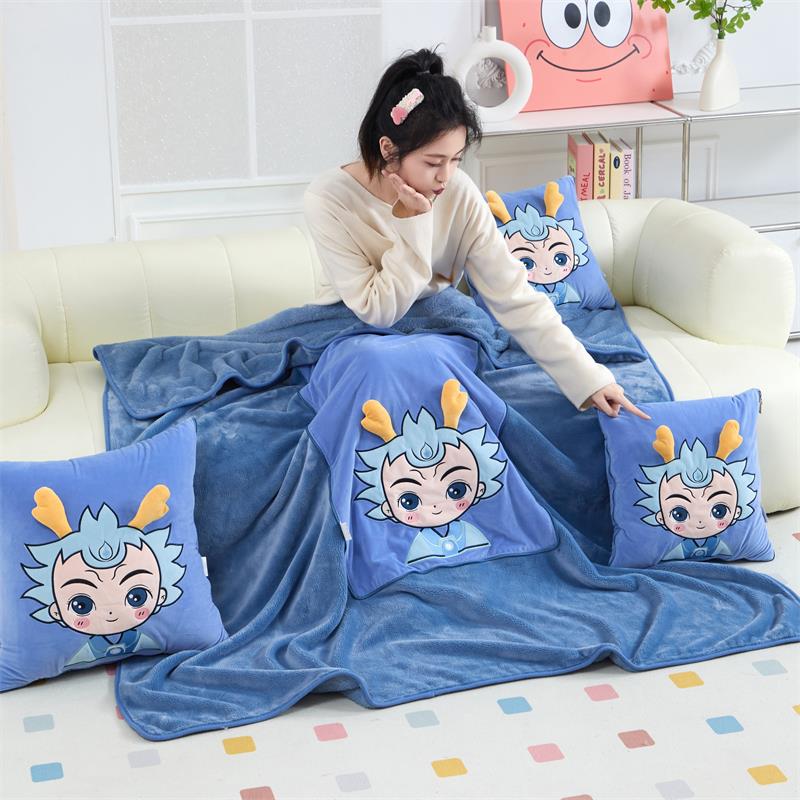 新款刺绣抱枕毛毯二合一可折叠办公室午休靠垫空调被盖毯腰靠哪咤