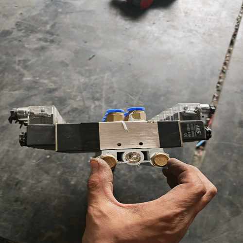 东方驱动器UDK5128N－M,.实物如图，少端子排。询价