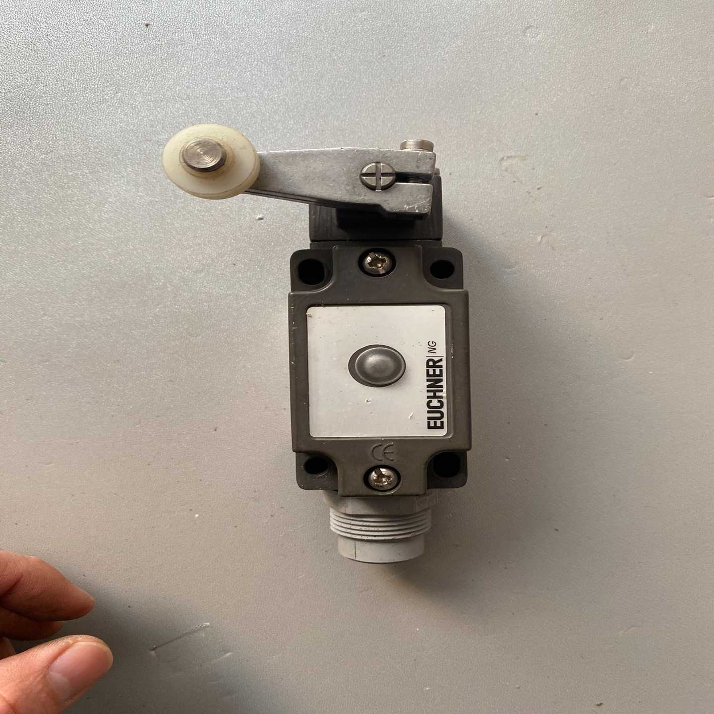 (工仔机械）安士能 开关 NG2HB-510L060。089089