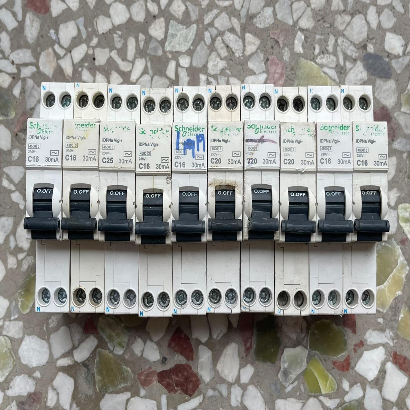 打包处理10个1P+Ｎ漏电开关断路器16A20A25A；议价