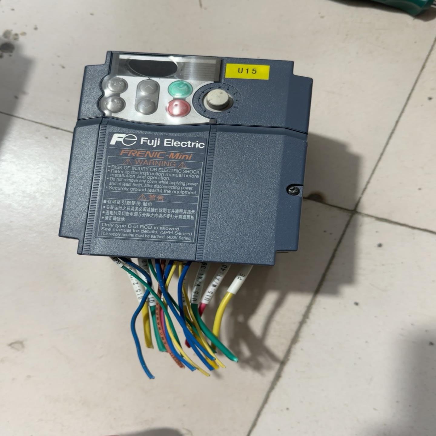 询价富士变频器 FRN0002C2S-4C，实物图片，功能正常，~可接