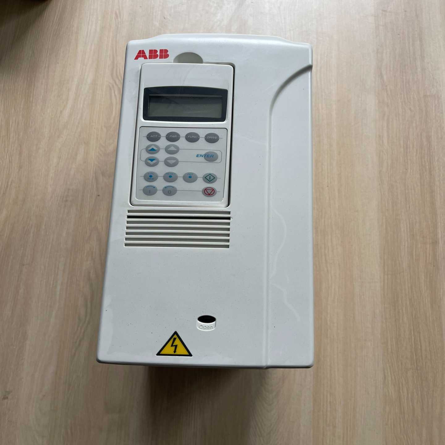 ACS800-01-0003-3+P901ABB变频器1.5【鑫鑫商铺】