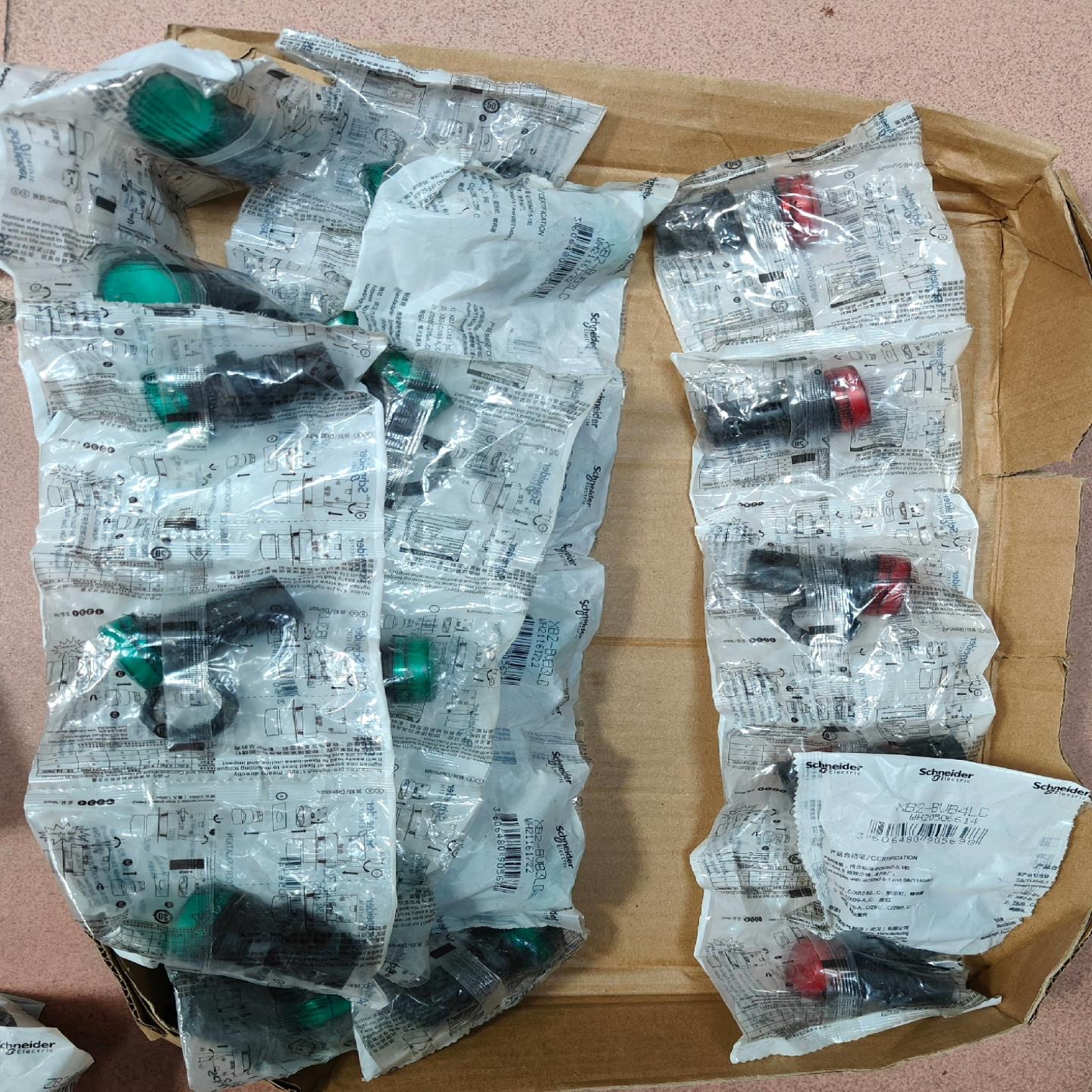 指示灯XB2-BVB3LC实图打包；议价