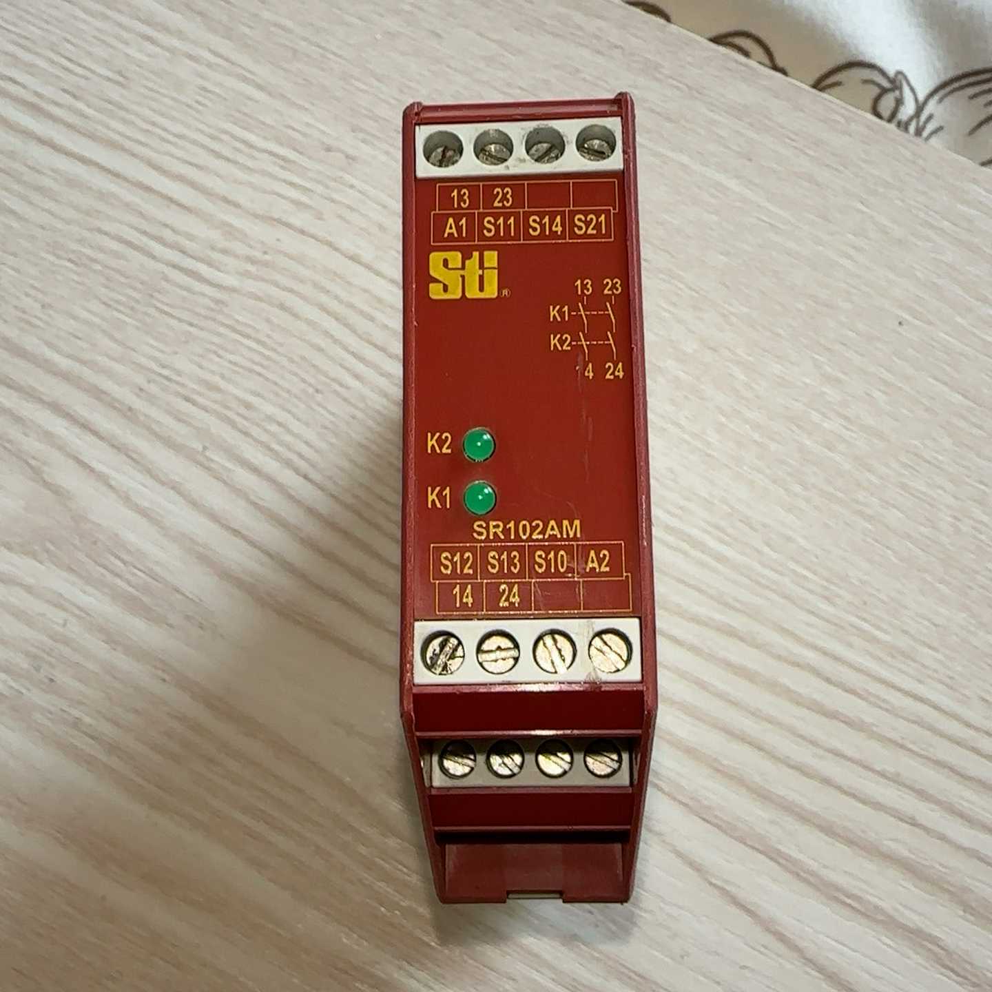 议价STI安全继电器SRu102AM01，二手拆机，成色如图，现货/维修