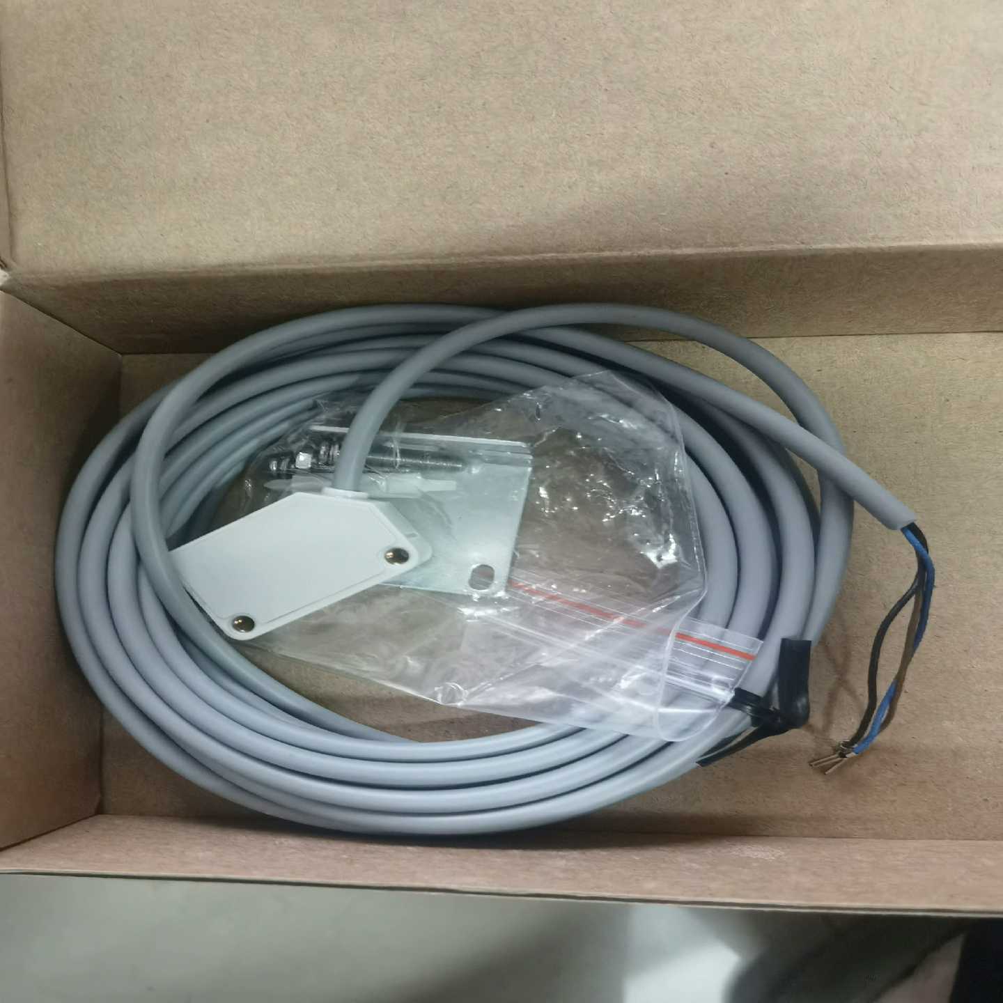 兰宝LANBAO漫反射光电开关PSF-BC30DNB全新-议价