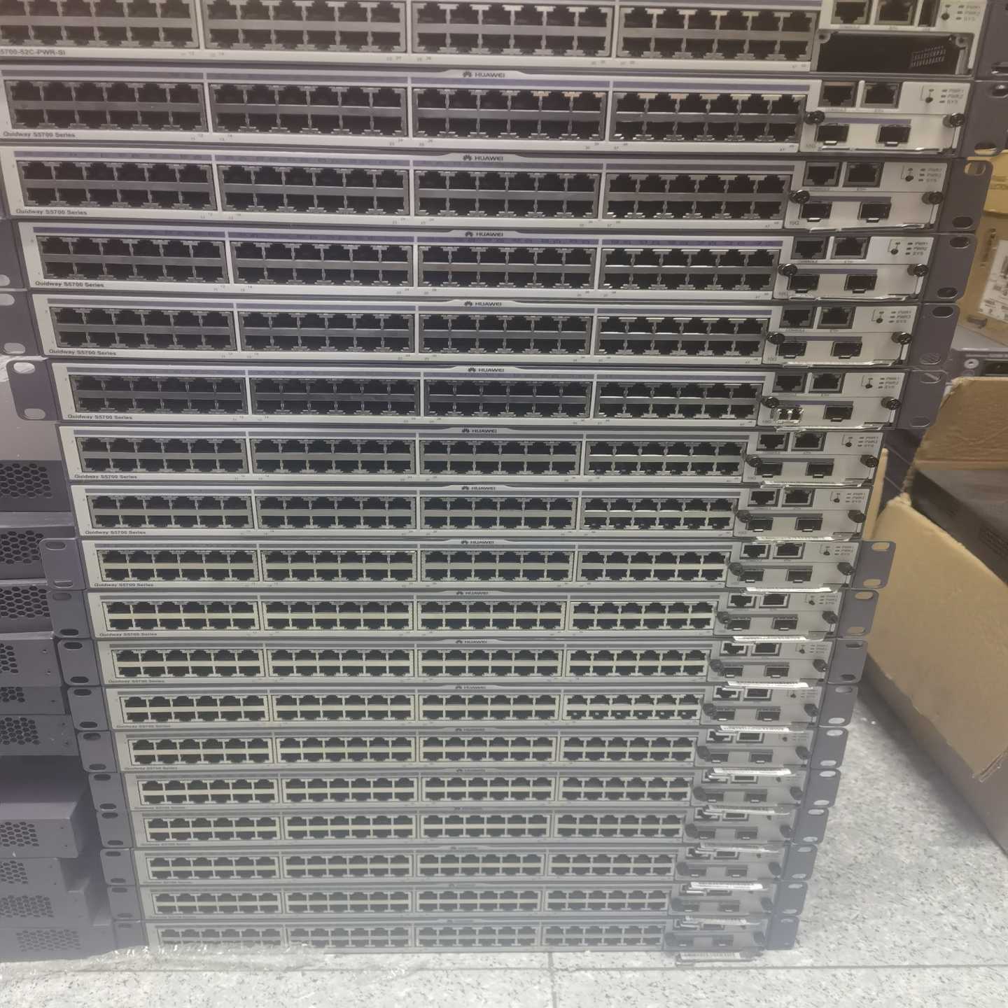 询价~华为S5700-52C-EI，三层以太网交换机48口全千兆核