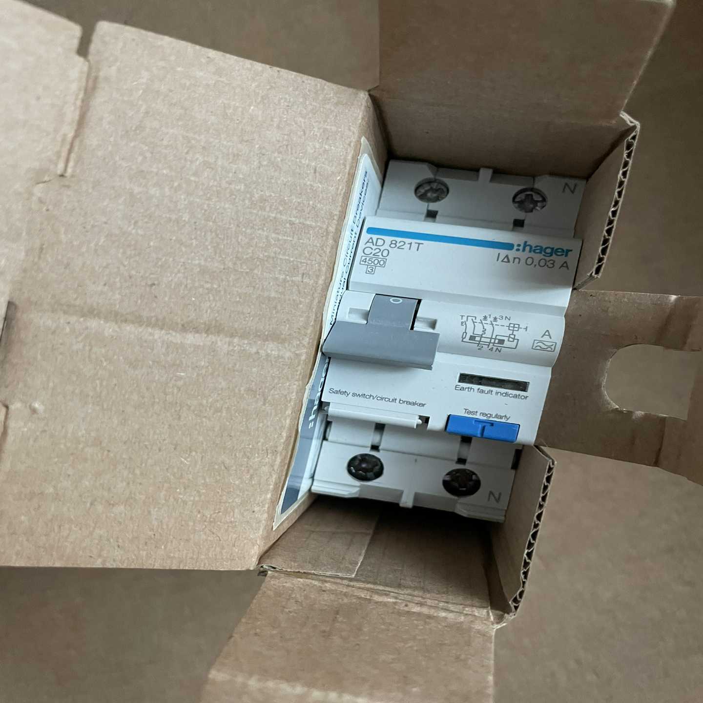 询价海格电磁式漏电AD821T—C20A，原盒电磁式漏电