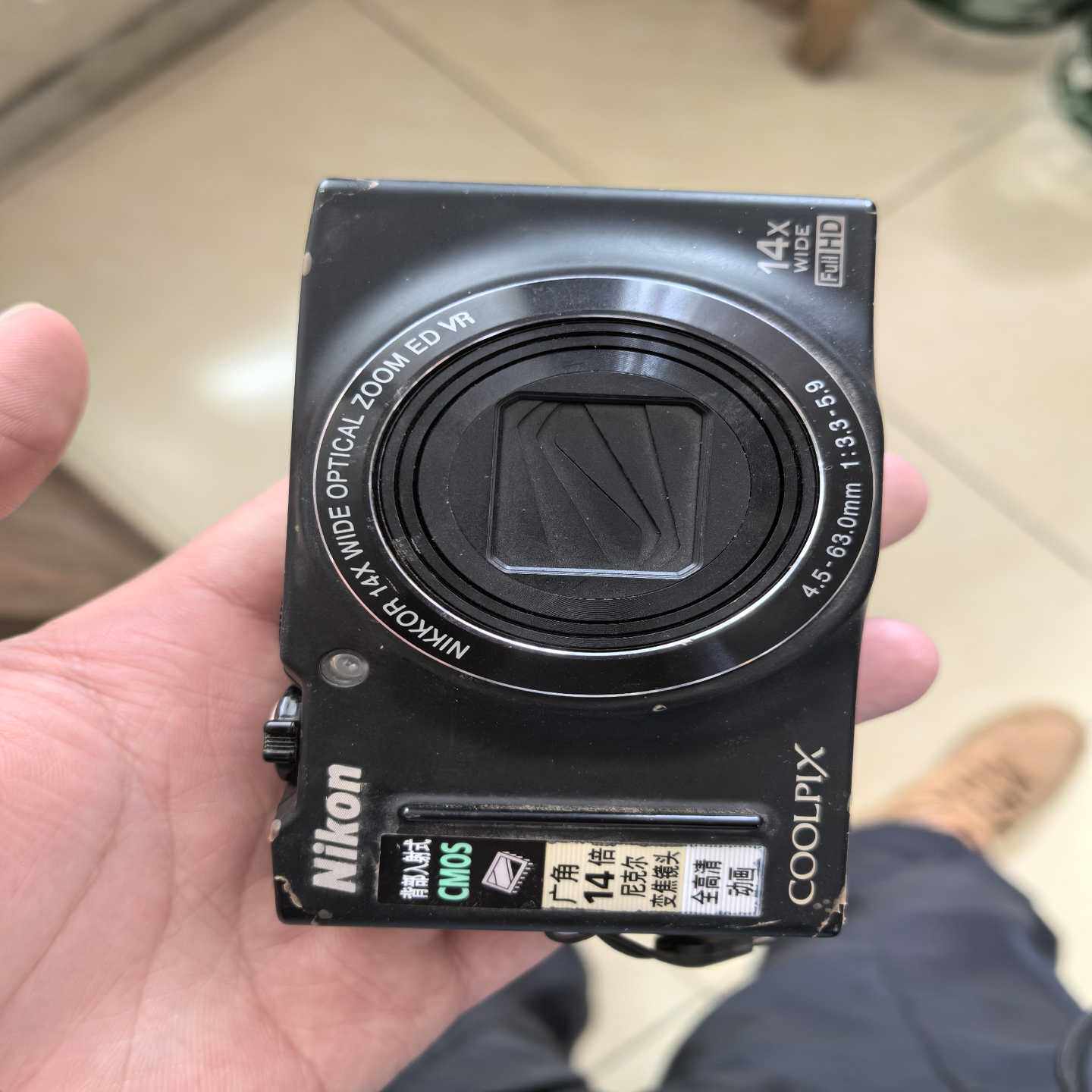 询价~尼康s8200相机，如图，镜头有画痕，屏幕有点问题 有一