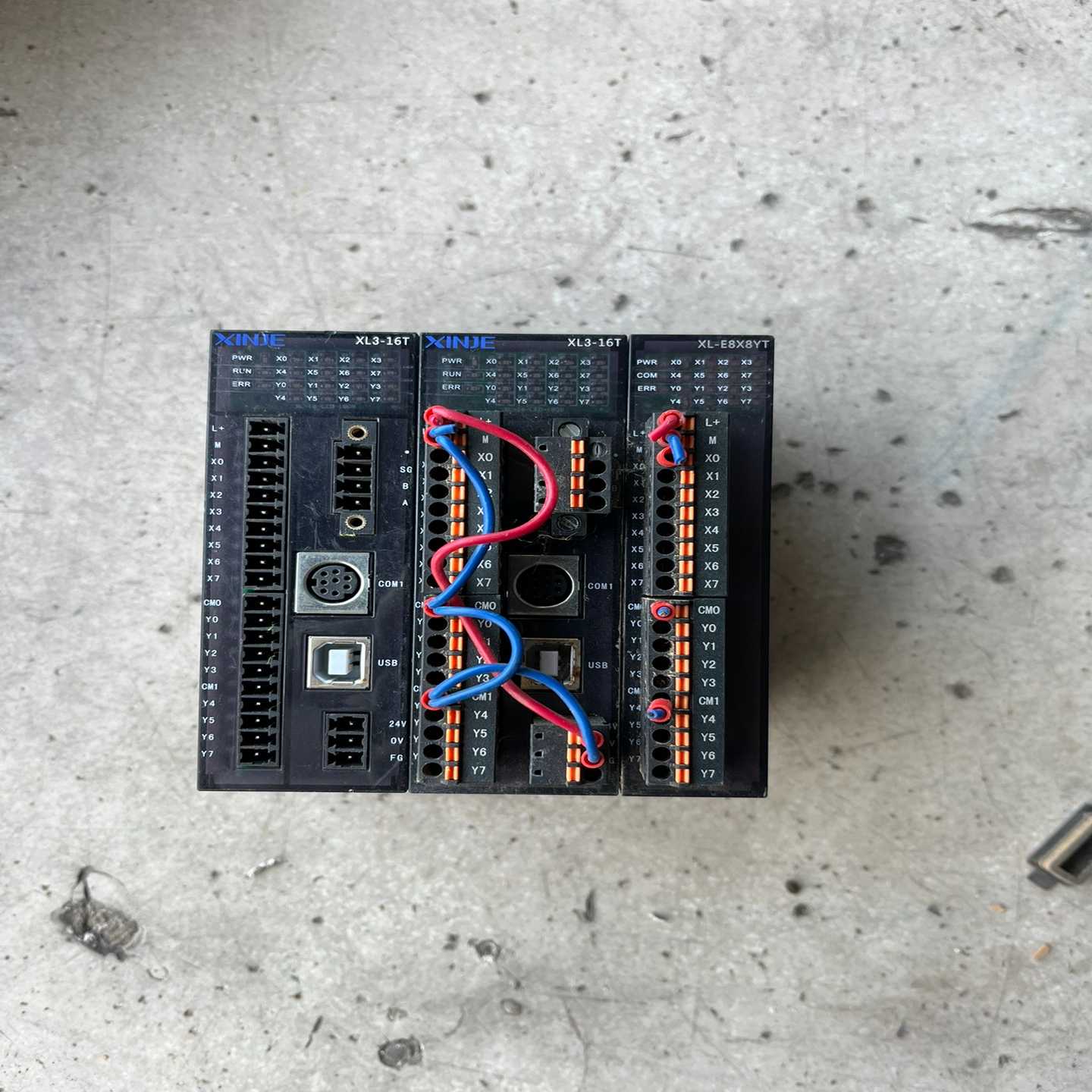 信捷PLC XL3-16T两个 XL-E8X8YT一个。（佳毅工控）