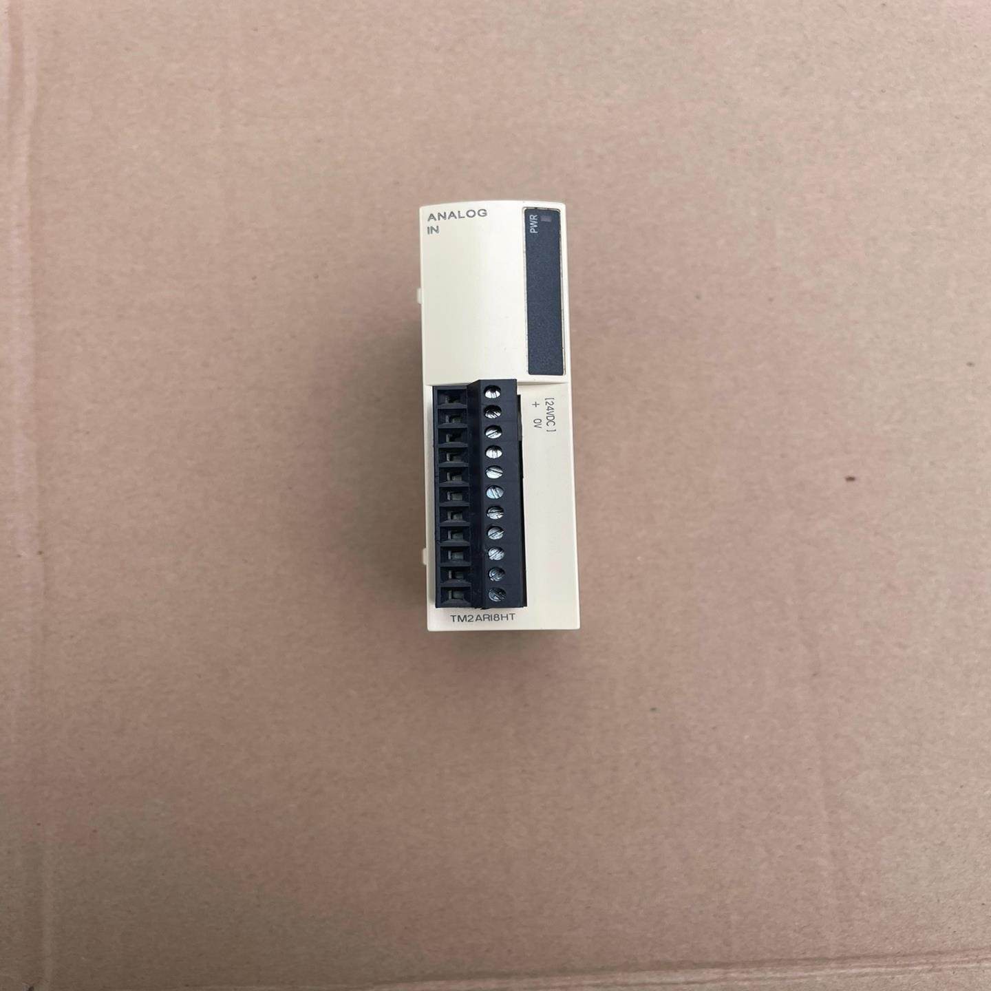 PLC模块、TM2ARI8HT、实物图。询价