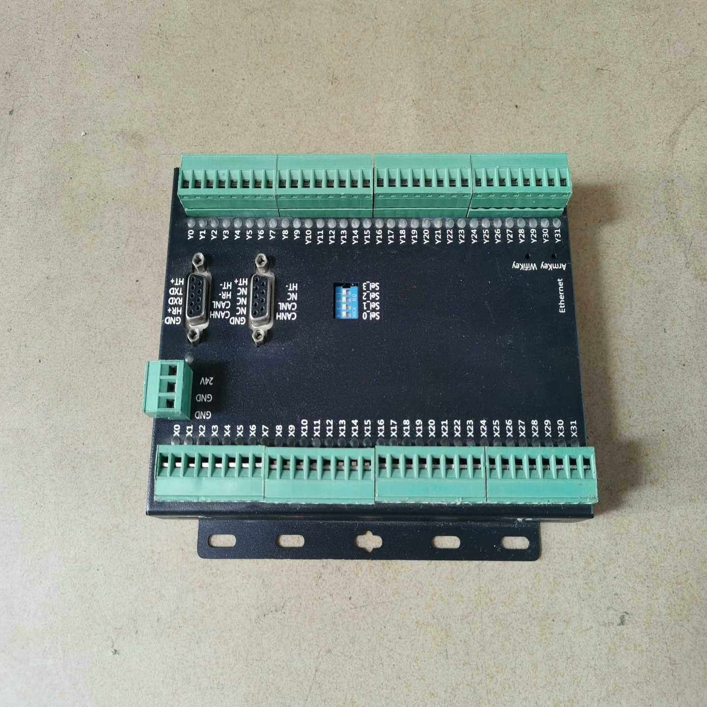 运动控制器一个，无标签，功能包好，成色如图所示，实物拍照（