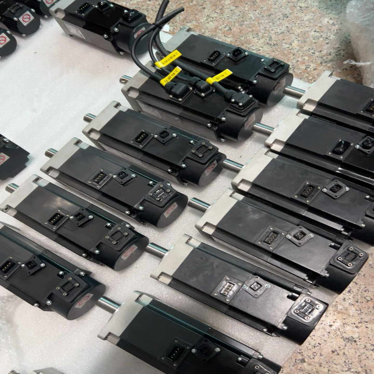 三菱电机HG-KN43BJ成色非常好，可以配驱动40{议价}