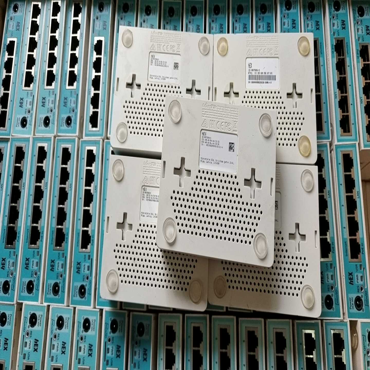 MikroTik RB750Gr3 软路由~议价
