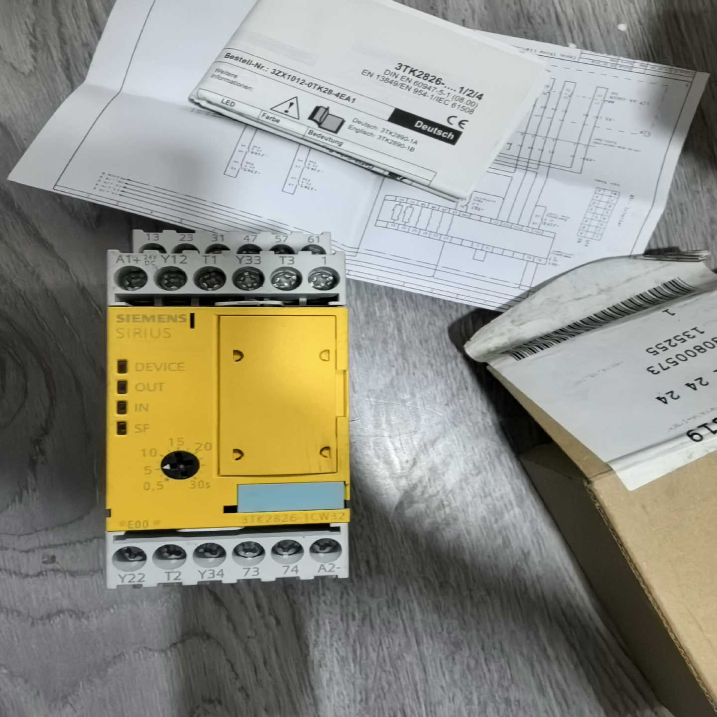 安全继电器3TK2826-1CW32，~询价