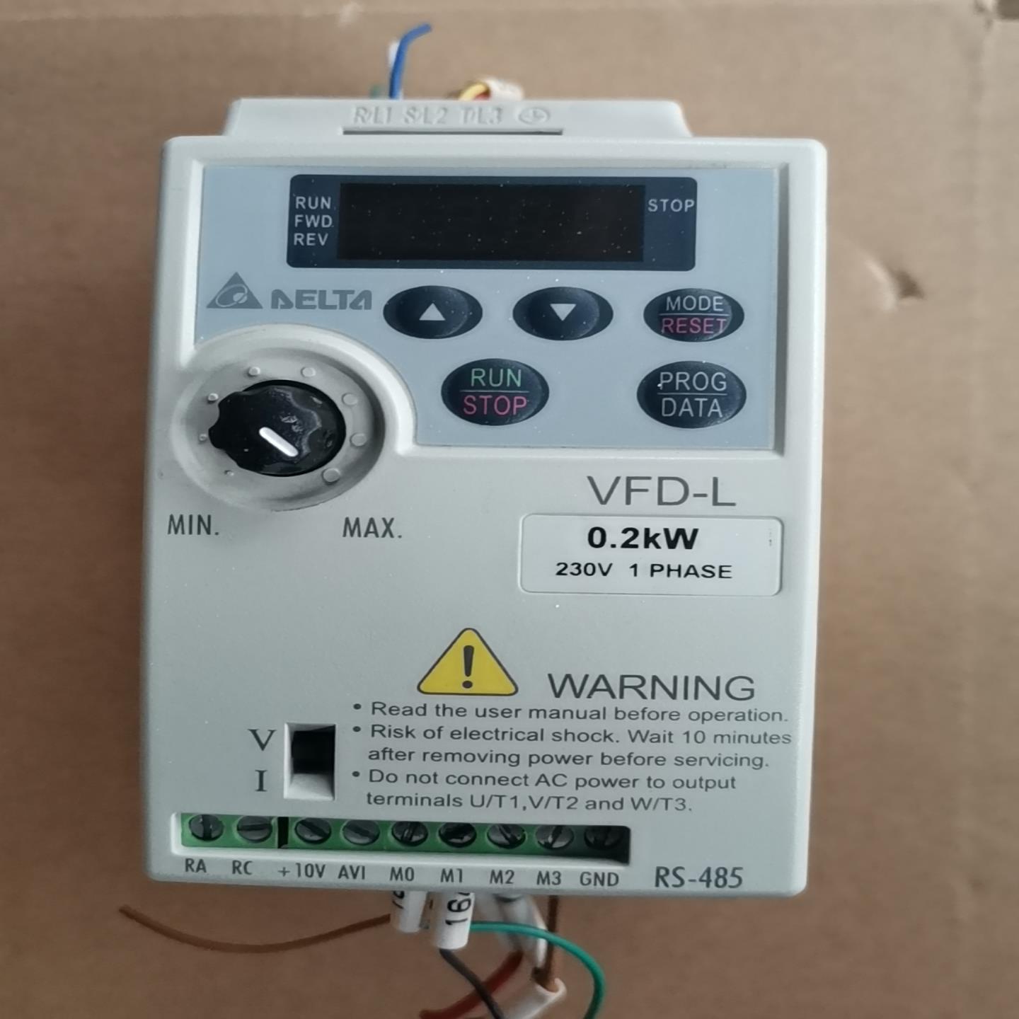 变频器VFD002L21A，0.2KW，电压220V，成【鑫鑫商铺】