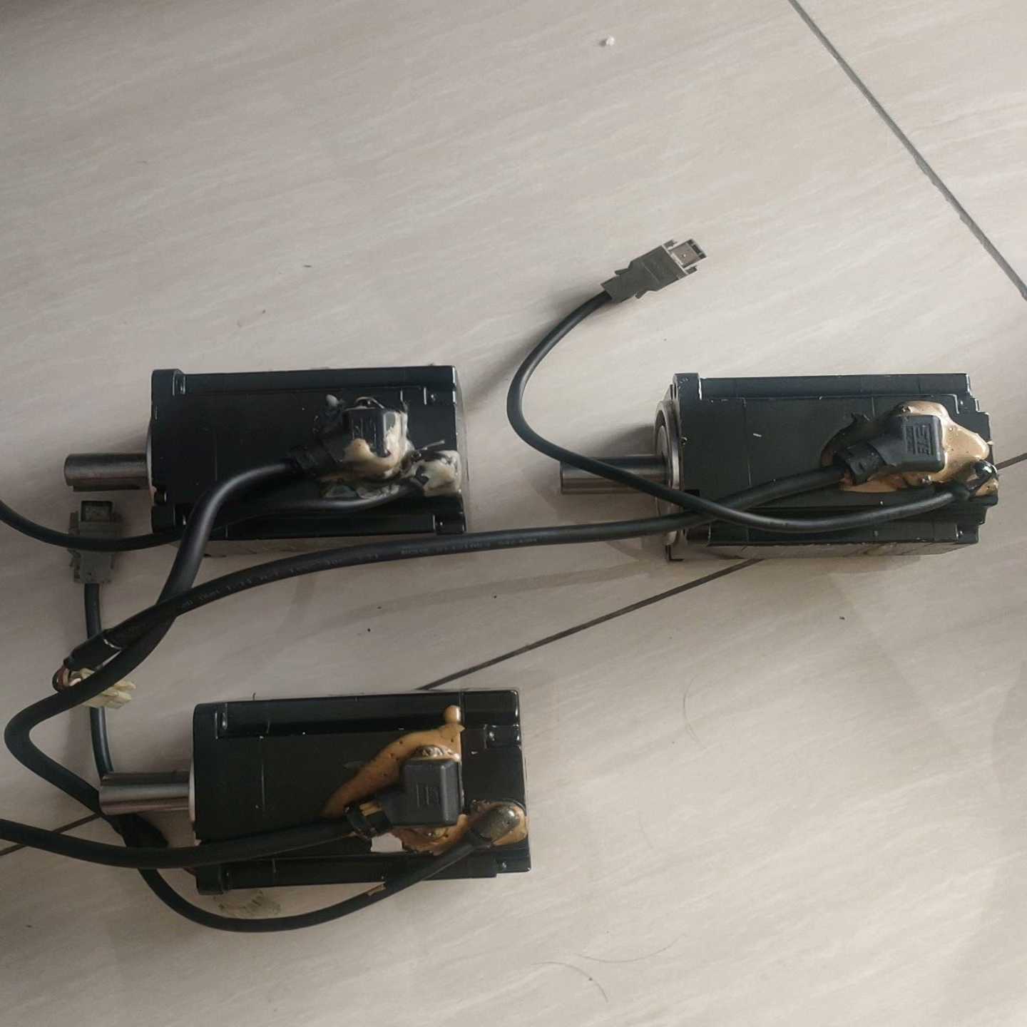 议价安川伺服电机7系SGM7J-08AFC6S，75j0w，成色如现货/维修