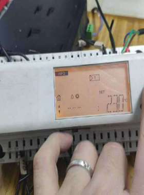 交流接触器LC1D09BDC线圈电压24V9A施耐询价