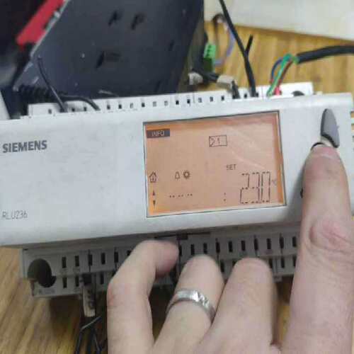 询价~交流接触器LC1D09BDC 线圈电压24V 9A施耐
