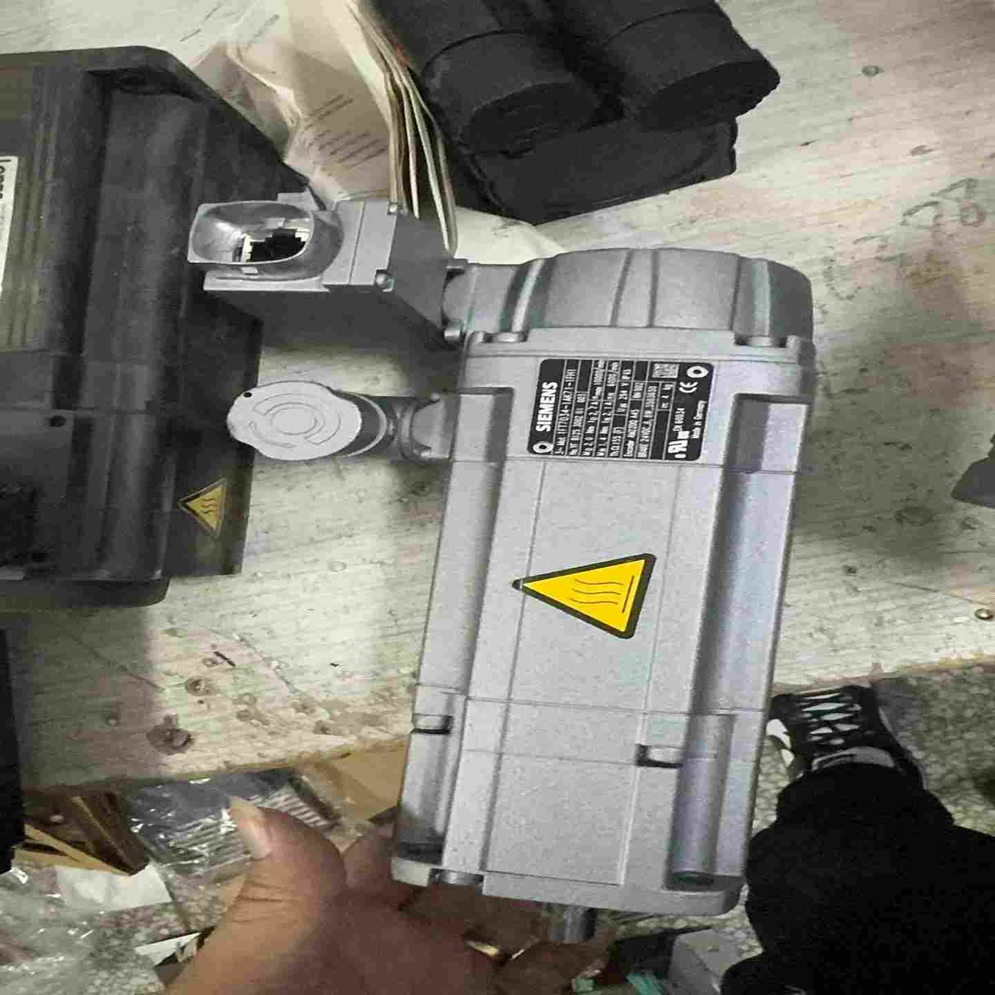 议价西门子伺服电机1FT7034-1AKz71-1FH1功能包好成现货/维修