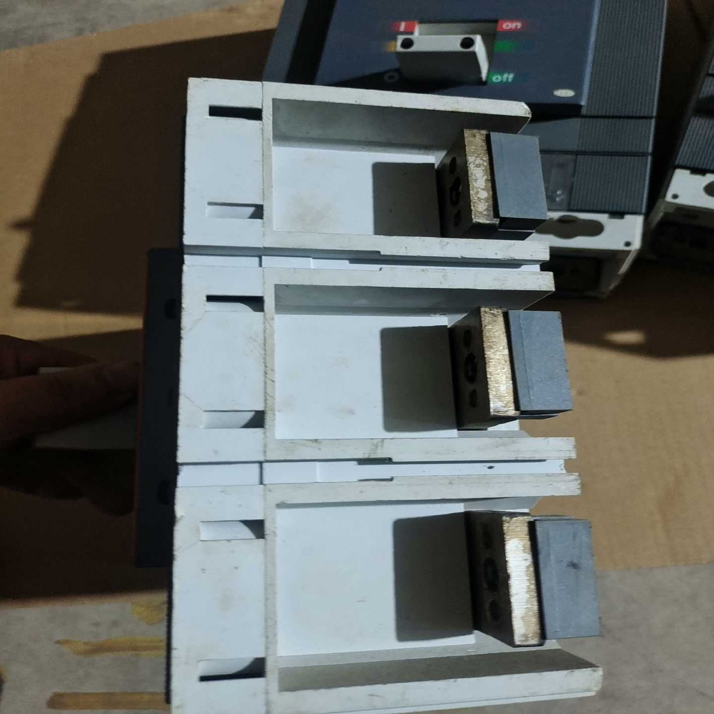 安川变频器 CIMR-G7A27P5 220V 7.5kw~询价