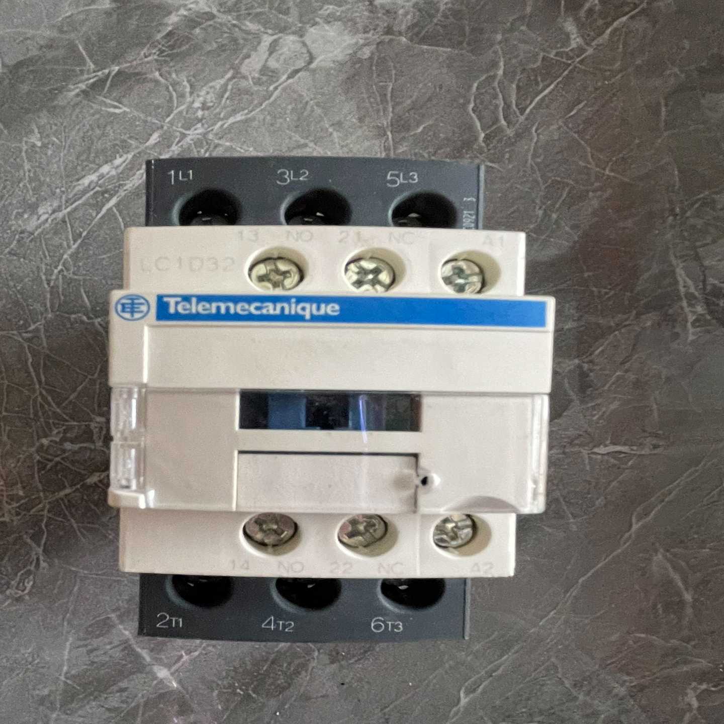 LC1D32B7C24V询价