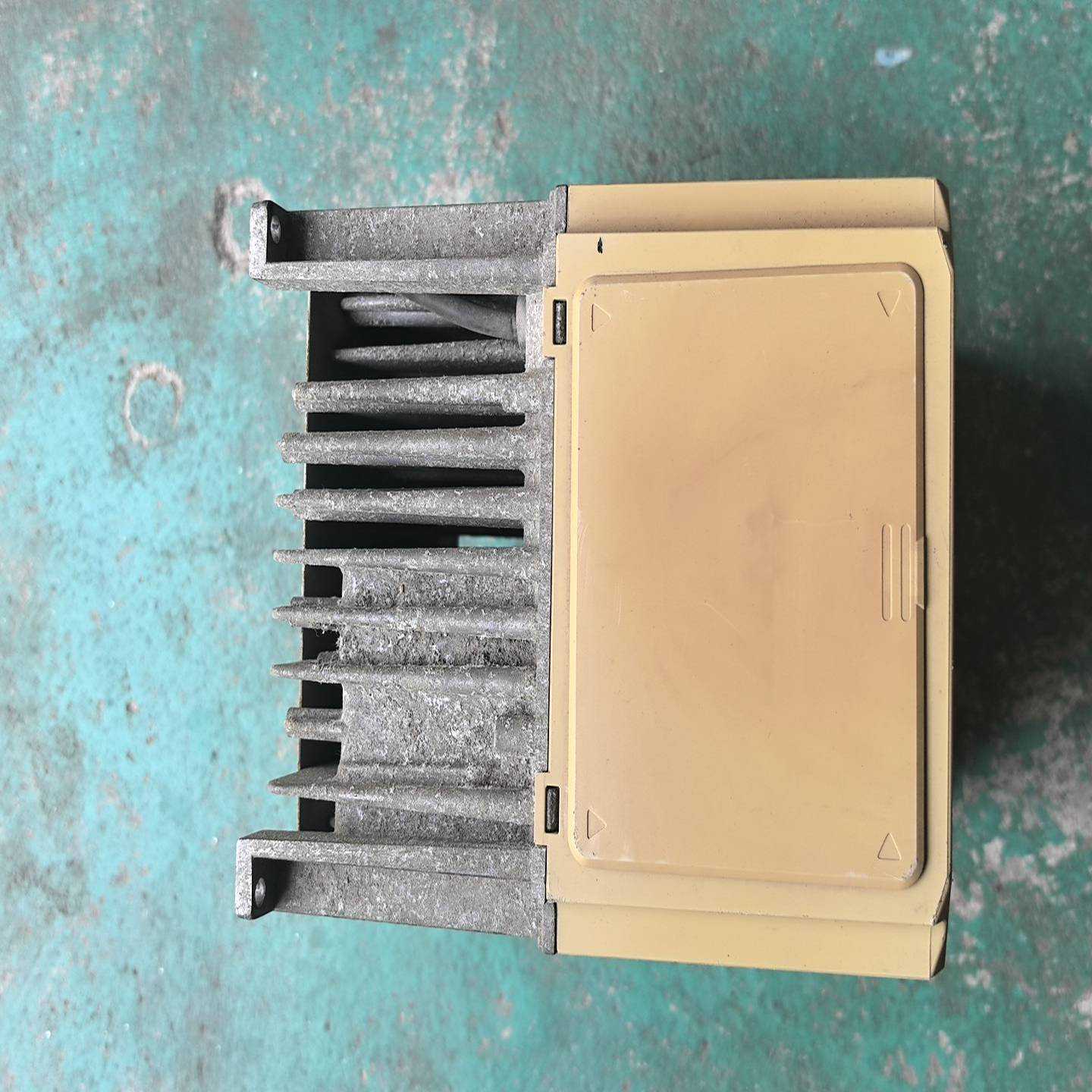 安川606PC3变频器CIMR-PCA23P7   3.7K--议价商品