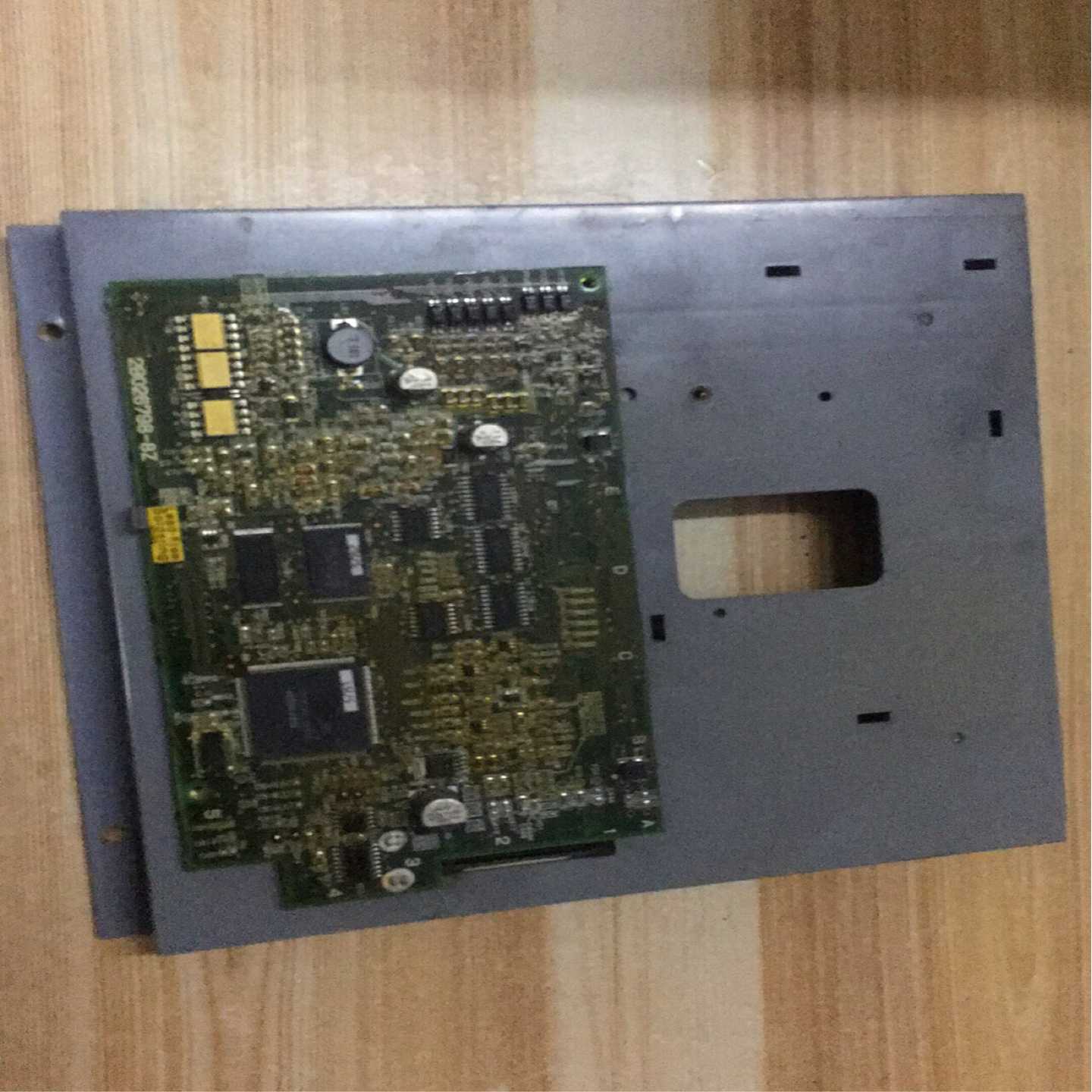 日立变频器SJ300主板2B026798-8z~询价