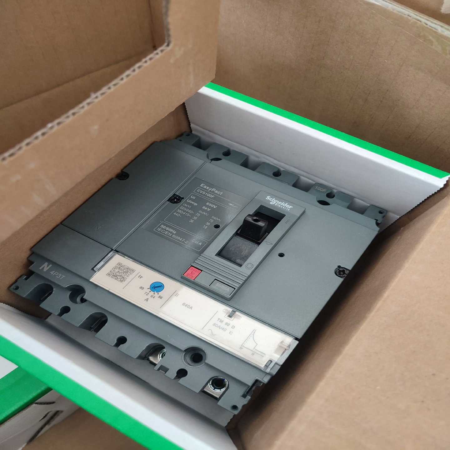 询价施耐德CVS100F4P80A。新到9只。2023年产品，