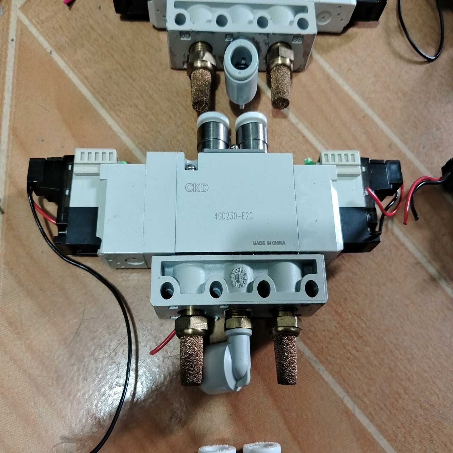 咨询-CKD电磁阀4GD230-E2C，功能正常，成色为实图