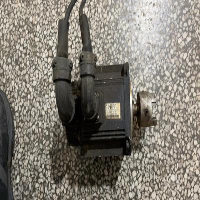 安川伺服电机SGMGH-09ACA61，货，实物如图（佳毅工控）