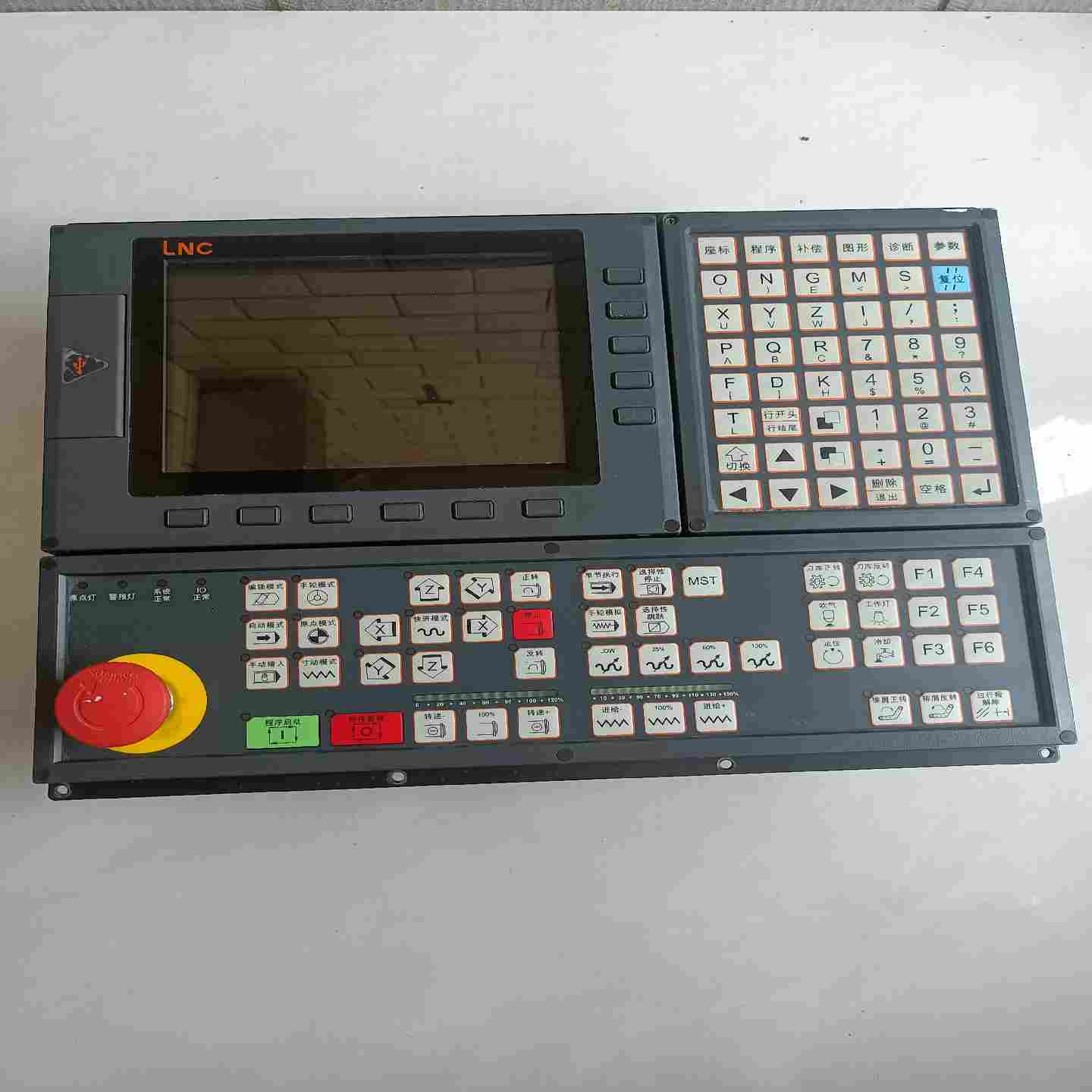 E3JM-DS70M4-G3个。仓库备用件。成色如图。询价