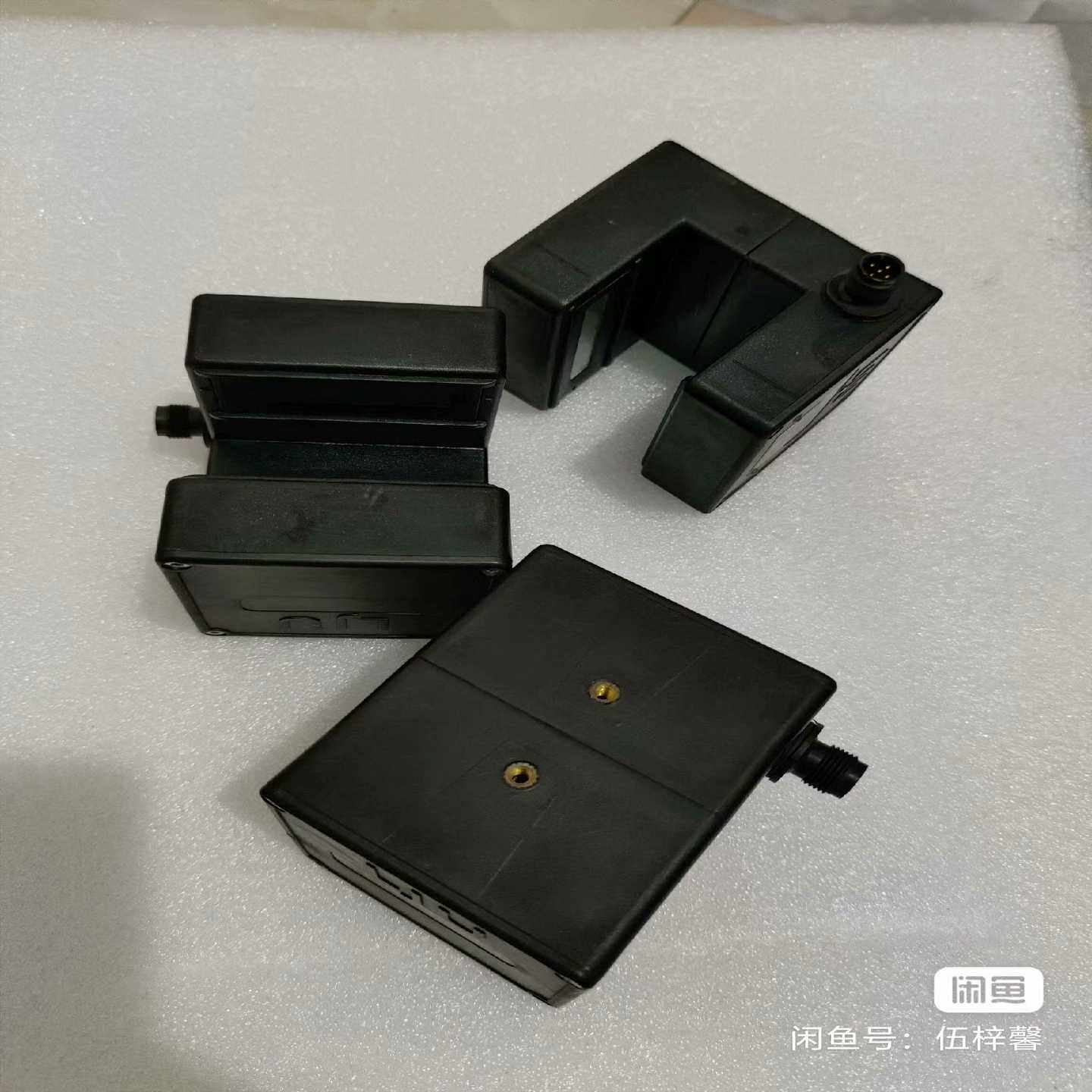 【议价】DlS-2b德国LJU凹形光电开关，库存无包装3只 - 实物图