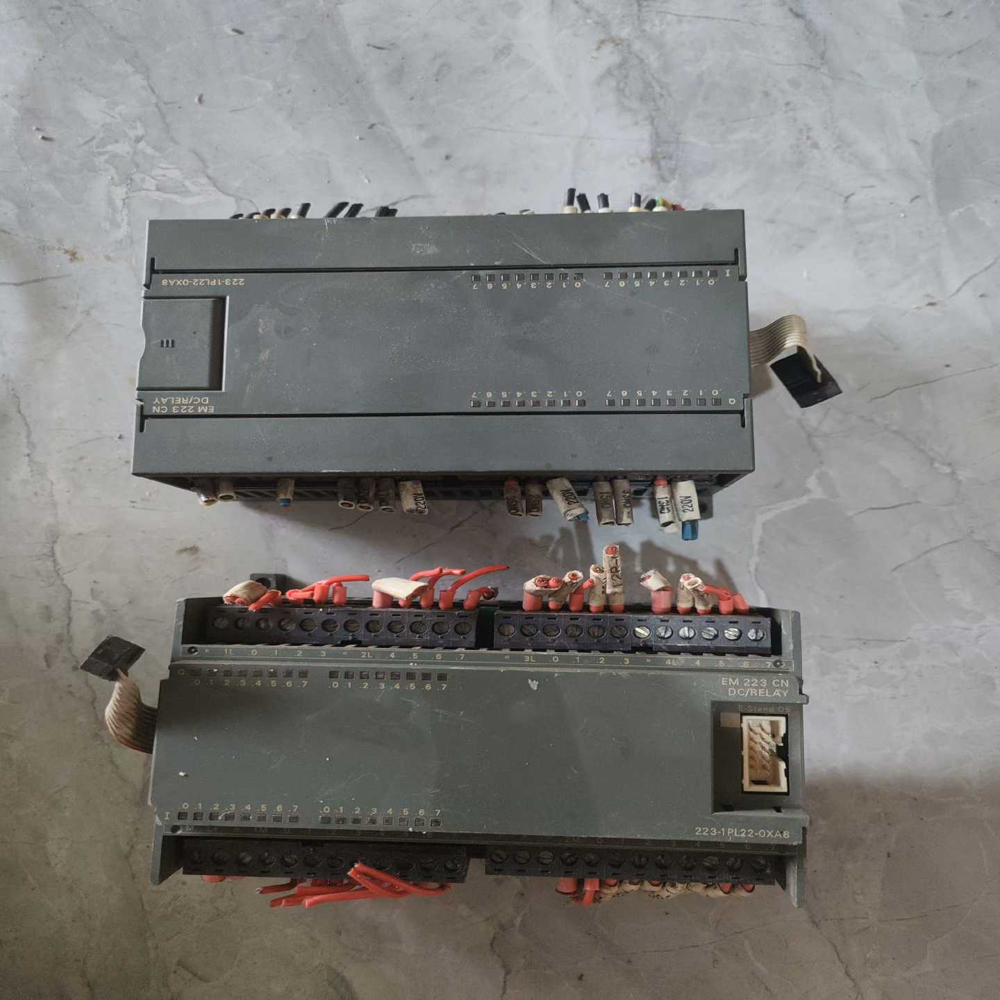 西门子PLC 223—1PL22 有两只  缺壳子  150--议价商品