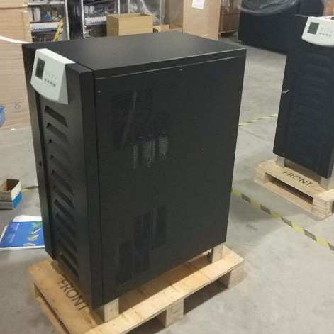 UPS电源C10K在线式不间断/10KVA/9KW 10KW内置蓄电池房监控应急