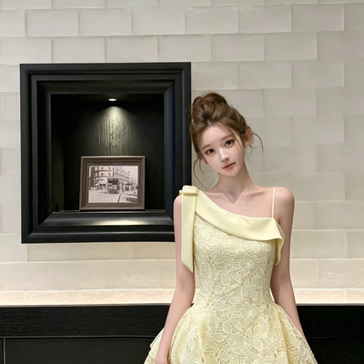 怡熙-2026年夏季新品心头爱千金名媛甜美风蕾丝斜肩吊带连衣裙
