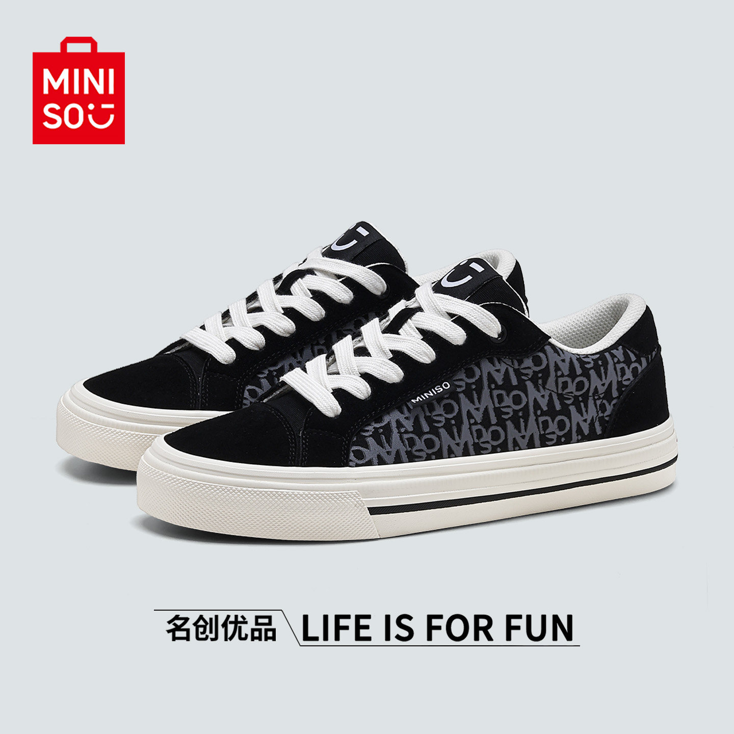 MINISO/名创优品鞋子男黑色满印字母低帮滑板鞋学生休闲百搭潮鞋