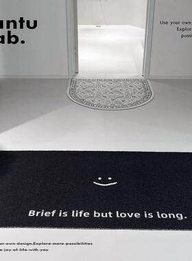 黑色笑脸文艺丝圈地垫可切入门，小众防污地垫探土研究所